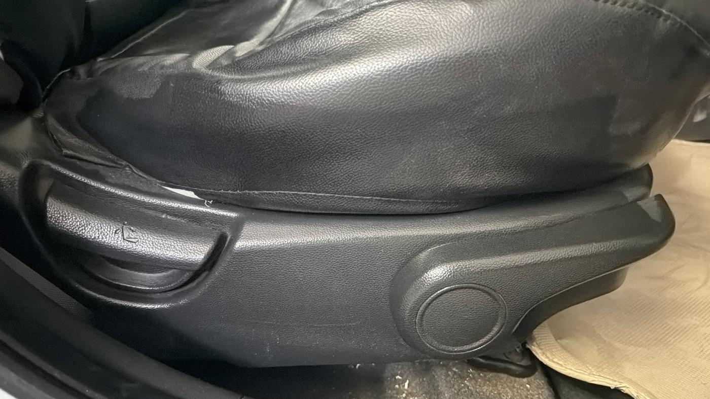 2014 Hyundai Xcent S (O) 1.2, Petrol, Manual, 79,412 km, Driver Side Adjustment Panel