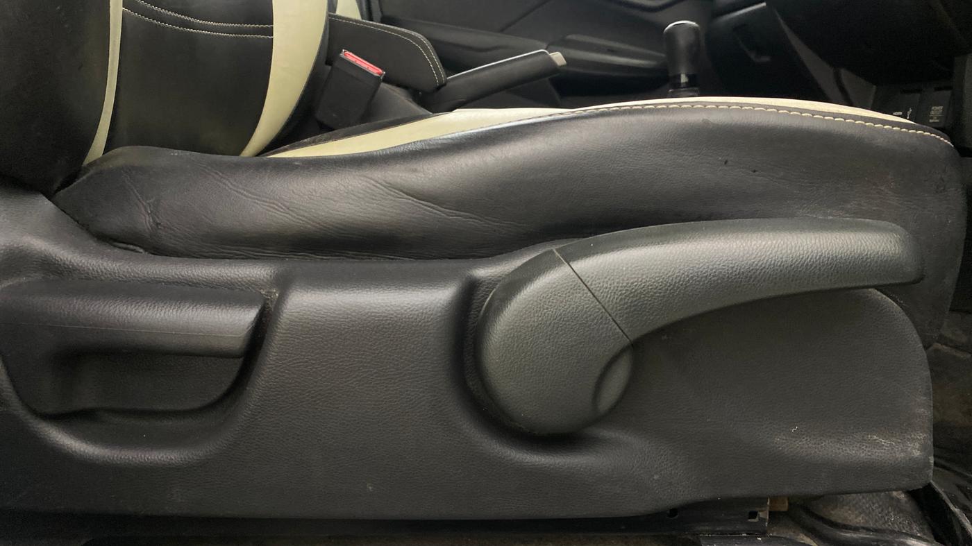 2017 Honda WR-V 1.5L I-DTEC VX MT, Diesel, Manual, 46,389 km, Driver Side Adjustment Panel