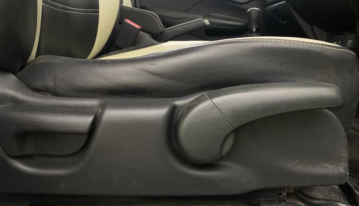 2017 Honda WR-V 1.5L I-DTEC VX MT, Diesel, Manual, 46,389 km, Driver Side Adjustment Panel