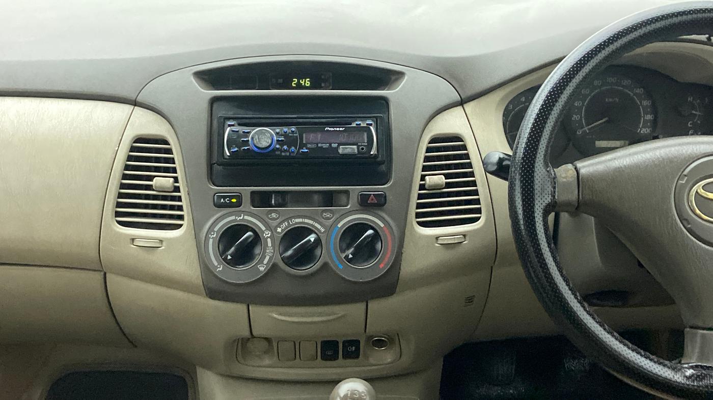2010 Toyota Innova 2.5 G4 7 STR, Diesel, Manual, 2,25,840 km, Air Conditioner