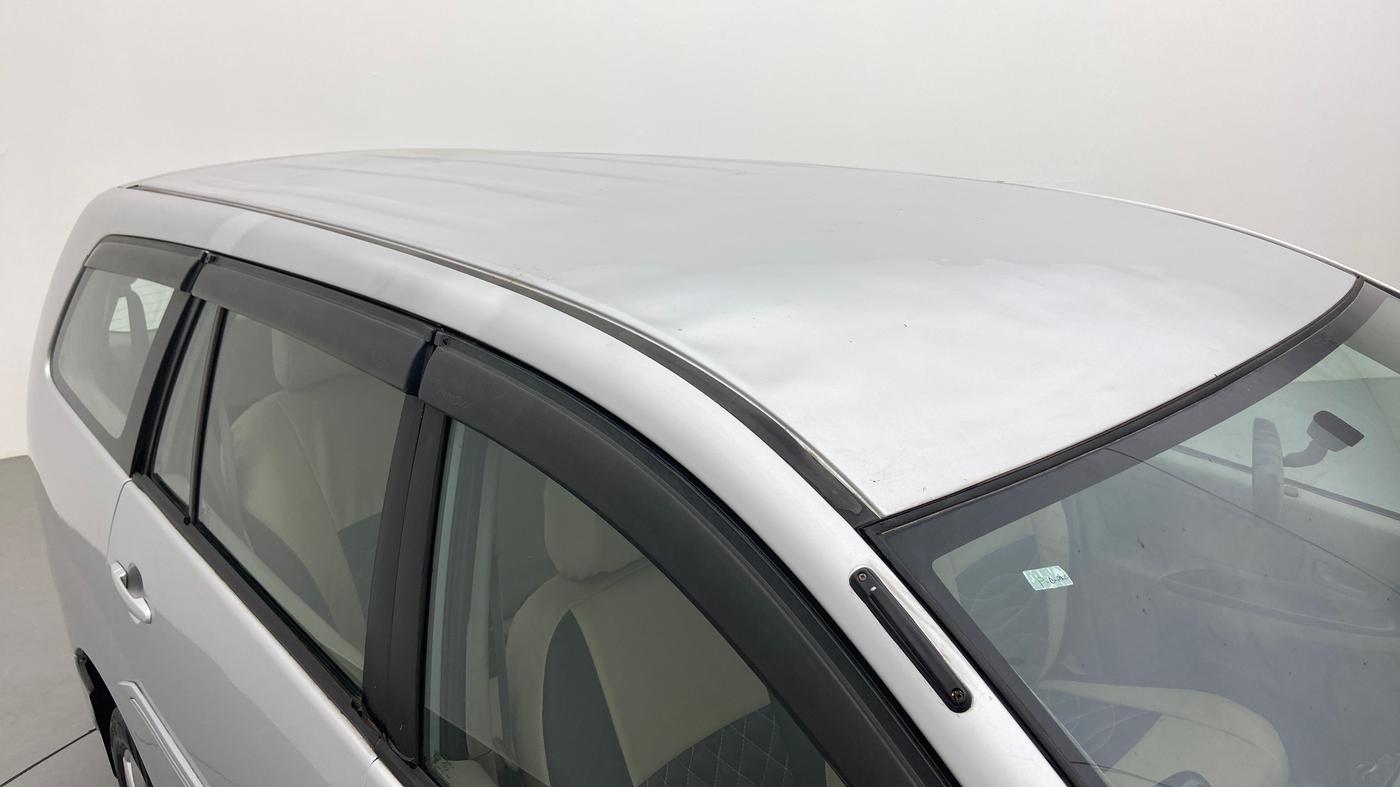 2010 Toyota Innova 2.5 G4 7 STR, Diesel, Manual, 2,25,840 km, Roof