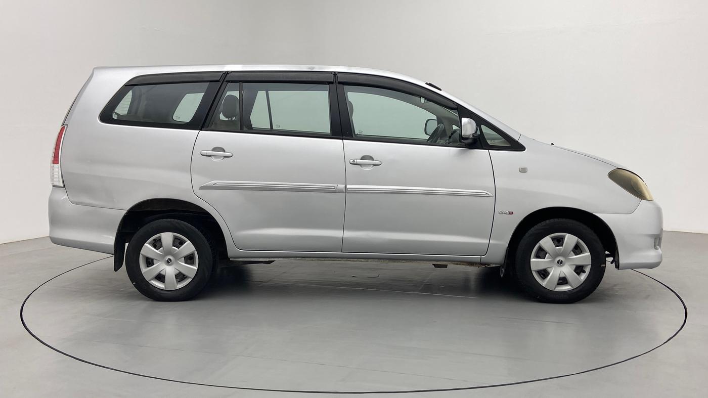 2010 Toyota Innova 2.5 G4 7 STR, Diesel, Manual, 2,25,840 km, Right Side View