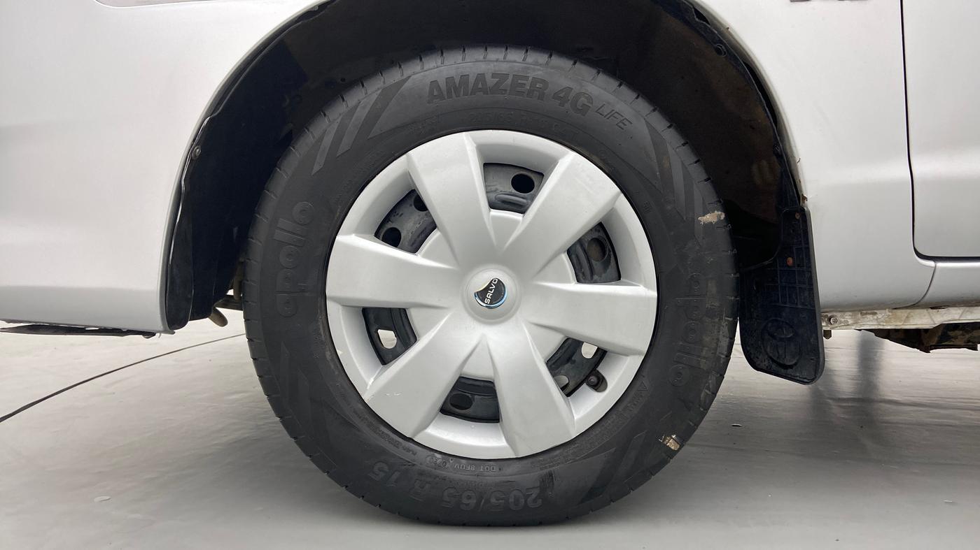 2010 Toyota Innova 2.5 G4 7 STR, Diesel, Manual, 2,25,840 km, Left Front Wheel