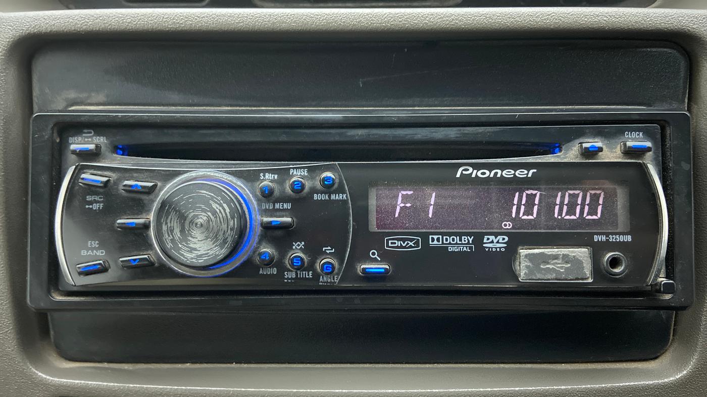 2010 Toyota Innova 2.5 G4 7 STR, Diesel, Manual, 2,25,840 km, Infotainment System
