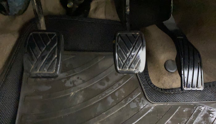 2015 Maruti Swift Dzire LXI, Petrol, Manual, 98,134 km, Pedals