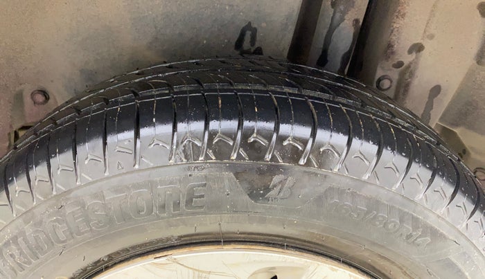 2015 Maruti Swift Dzire LXI, Petrol, Manual, 98,134 km, Left Rear Tyre Tread