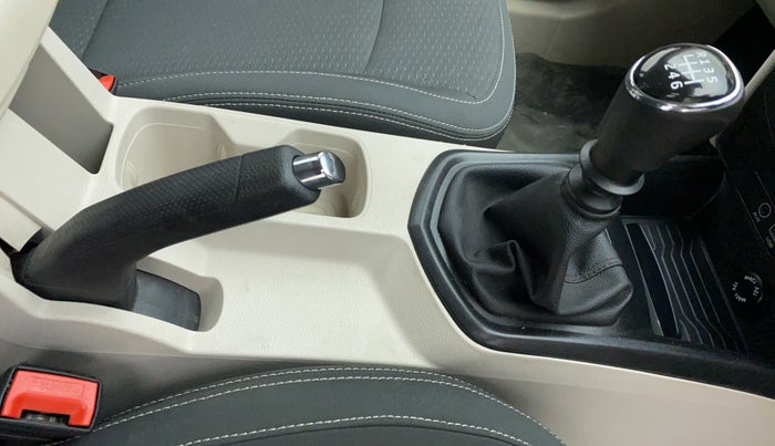 2019 Mahindra XUV300 1.5 W6 MT, Diesel, Manual, 14,456 km, Gear Lever