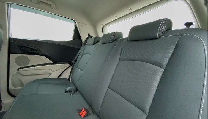 2019 Mahindra XUV300 1.5 W6 MT, Diesel, Manual, 14,456 km, Right Side Rear Door Cabin