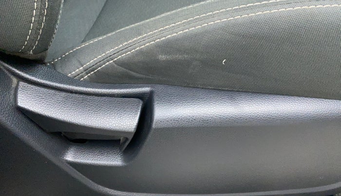2019 Mahindra XUV300 1.5 W6 MT, Diesel, Manual, 14,456 km, Driver Side Adjustment Panel