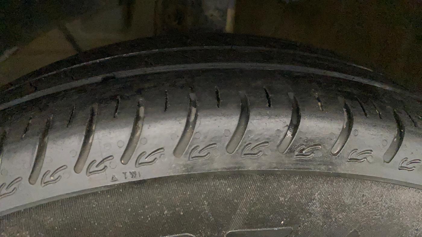 2021 Maruti Dzire VXI, Petrol, Manual, 50,718 km, Left Front Tyre Tread