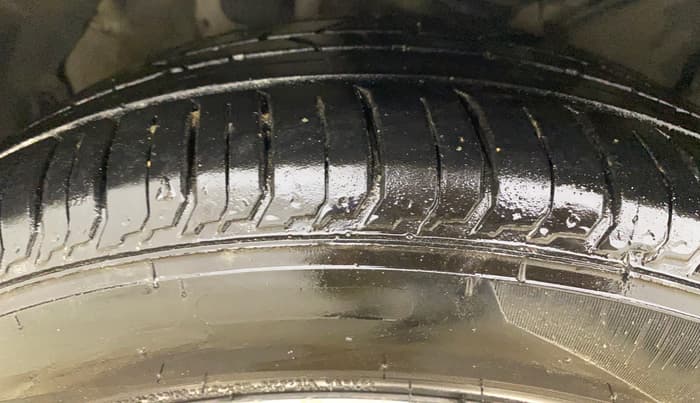 2015 Hyundai Verna FLUIDIC 1.6 VTVT SX, Petrol, Manual, 51,445 km, Left Front Tyre Tread