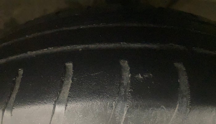 2018 Maruti Swift VXI AMT, Petrol, Automatic, 30,281 km, Right Front Tyre Tread