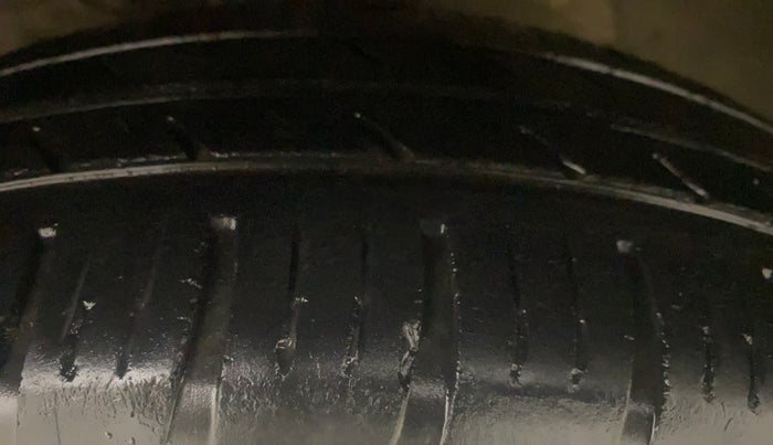 2018 Maruti Swift VXI AMT, Petrol, Automatic, 30,281 km, Left Front Tyre Tread