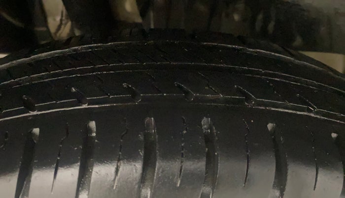 2018 Maruti Swift VXI AMT, Petrol, Automatic, 30,281 km, Right Rear Tyre Tread