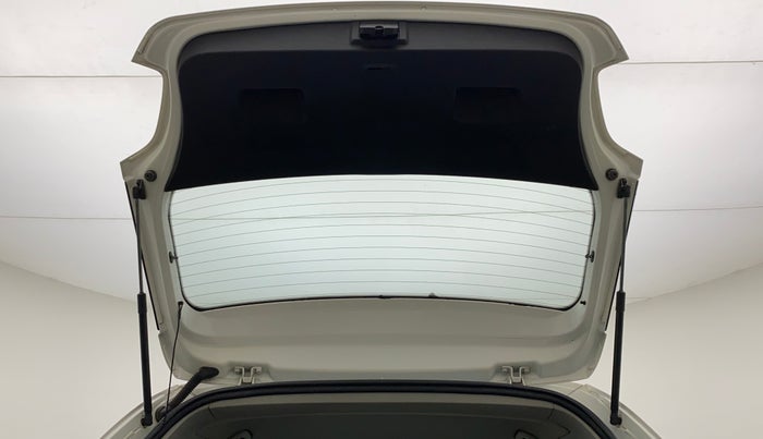 2017 Volkswagen Polo COMFORTLINE 1.2L, Petrol, Manual, 84,640 km, Boot Door Open