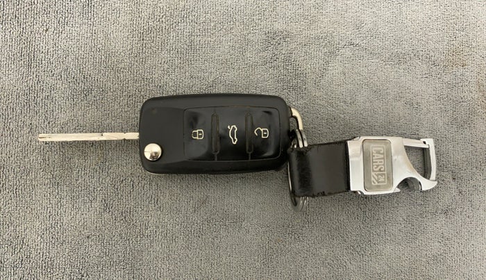 2017 Volkswagen Polo COMFORTLINE 1.2L, Petrol, Manual, 84,640 km, Key Close Up