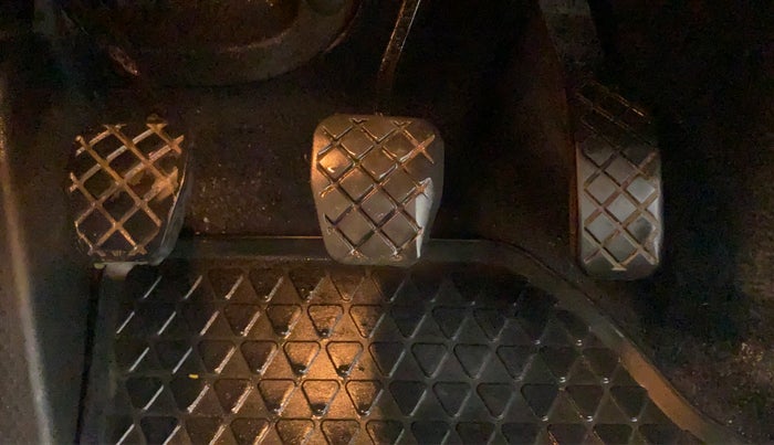 2017 Volkswagen Polo COMFORTLINE 1.2L, Petrol, Manual, 84,640 km, Pedals