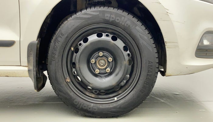 2017 Volkswagen Polo COMFORTLINE 1.2L, Petrol, Manual, 84,640 km, Right Front Wheel