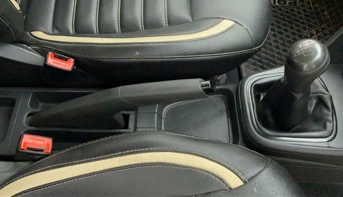 2017 Volkswagen Polo COMFORTLINE 1.2L, Petrol, Manual, 84,640 km, Gear Lever