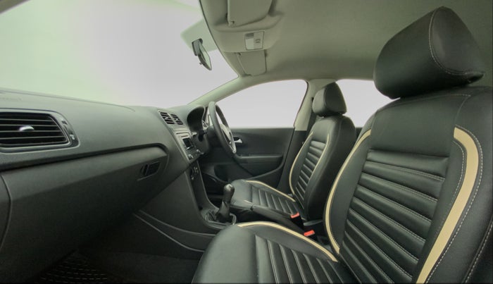 2017 Volkswagen Polo COMFORTLINE 1.2L, Petrol, Manual, 84,640 km, Right Side Front Door Cabin