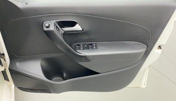 2017 Volkswagen Polo COMFORTLINE 1.2L, Petrol, Manual, 84,640 km, Driver Side Door Panels Control