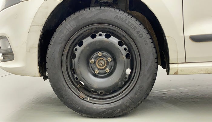 2017 Volkswagen Polo COMFORTLINE 1.2L, Petrol, Manual, 84,640 km, Left Front Wheel