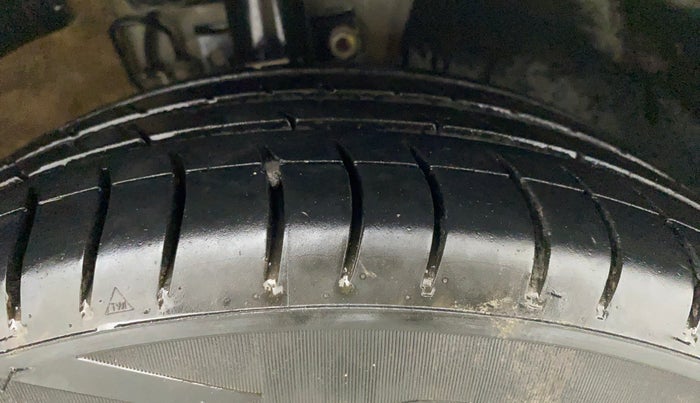 2017 Volkswagen Polo COMFORTLINE 1.2L, Petrol, Manual, 84,640 km, Right Front Tyre Tread