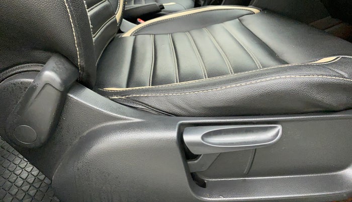 2017 Volkswagen Polo COMFORTLINE 1.2L, Petrol, Manual, 84,640 km, Driver Side Adjustment Panel