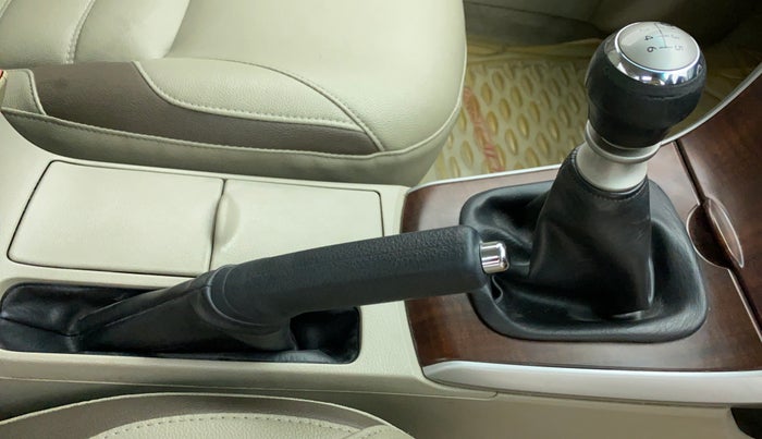 2011 Toyota Corolla Altis 1.8 G, Petrol, Manual, 68,389 km, Gear Lever
