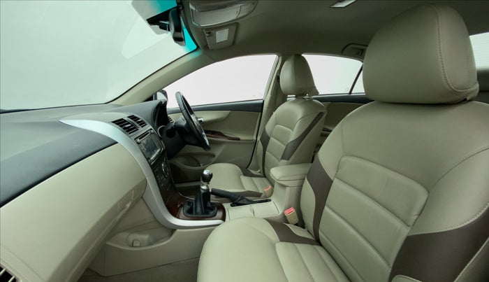 2011 Toyota Corolla Altis 1.8 G, Petrol, Manual, 68,389 km, Right Side Front Door Cabin