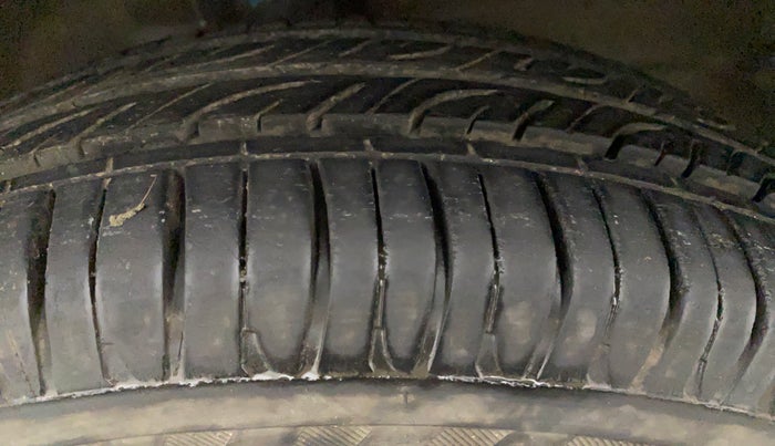 2014 Maruti Wagon R 1.0 VXI, CNG, Manual, 49,009 km, Right Front Tyre Tread