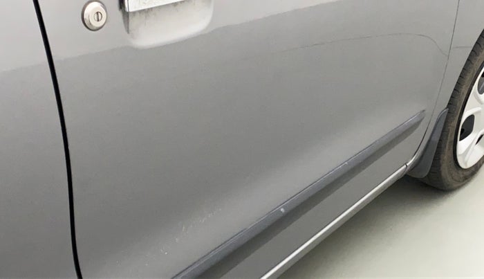 2014 Maruti Wagon R 1.0 VXI, CNG, Manual, 49,009 km, Driver-side door - Minor scratches