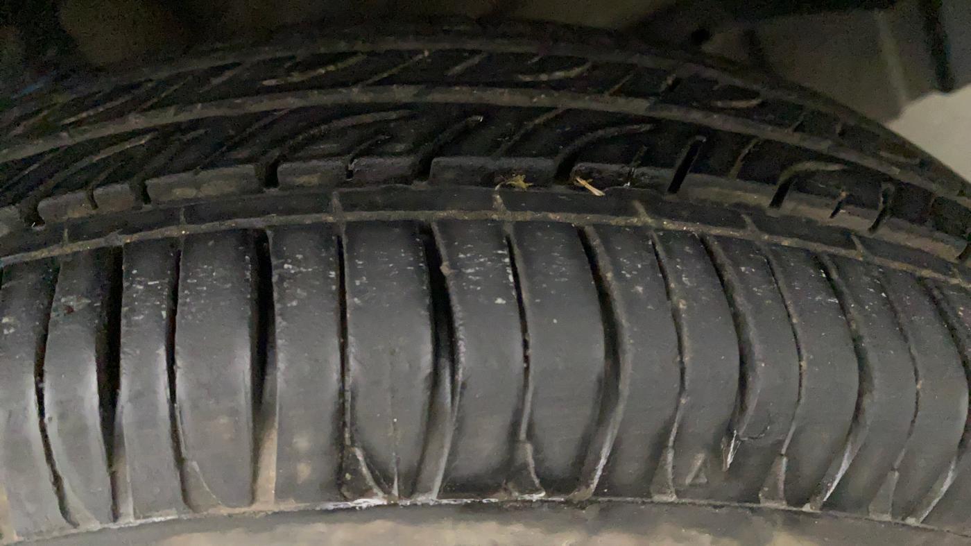 2014 Maruti Wagon R 1.0 VXI, CNG, Manual, 49,009 km, Left Front Tyre Tread