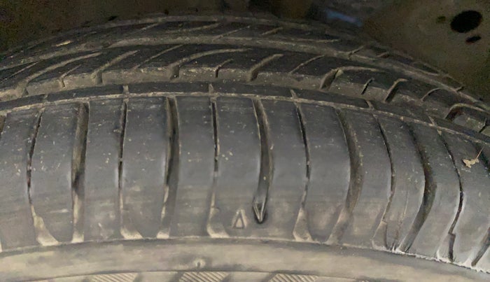 2014 Maruti Wagon R 1.0 VXI, CNG, Manual, 49,009 km, Right Rear Tyre Tread