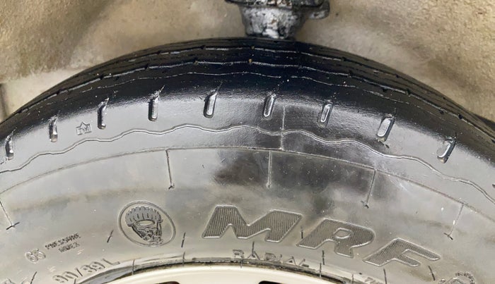 2019 Maruti Eeco 5 STR WITH A/C+HTR, CNG, Manual, 80,034 km, Left Front Tyre Tread