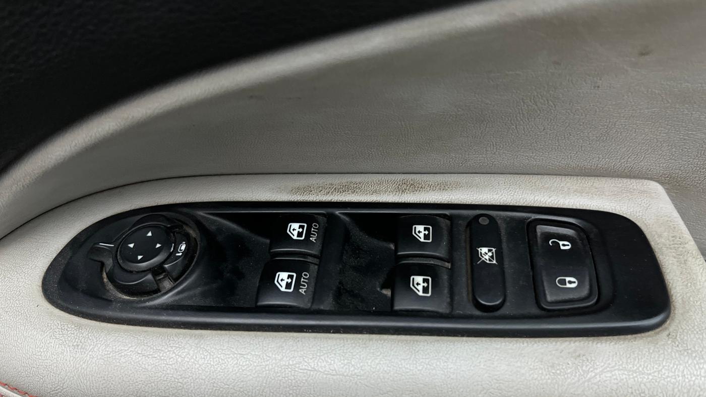 2018 Jeep Compass LIMITED 1.4 PETROL AT, Petrol, Automatic, 79,915 km, Driver Side Door Panels Control