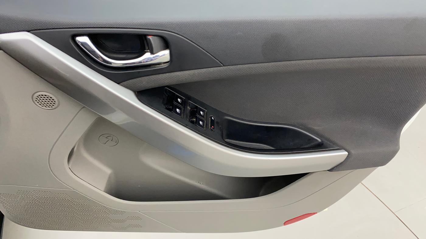 2018 Tata NEXON XZA PLUS DIESEL, Diesel, Automatic, 63,671 km, Driver Side Door Panels Control