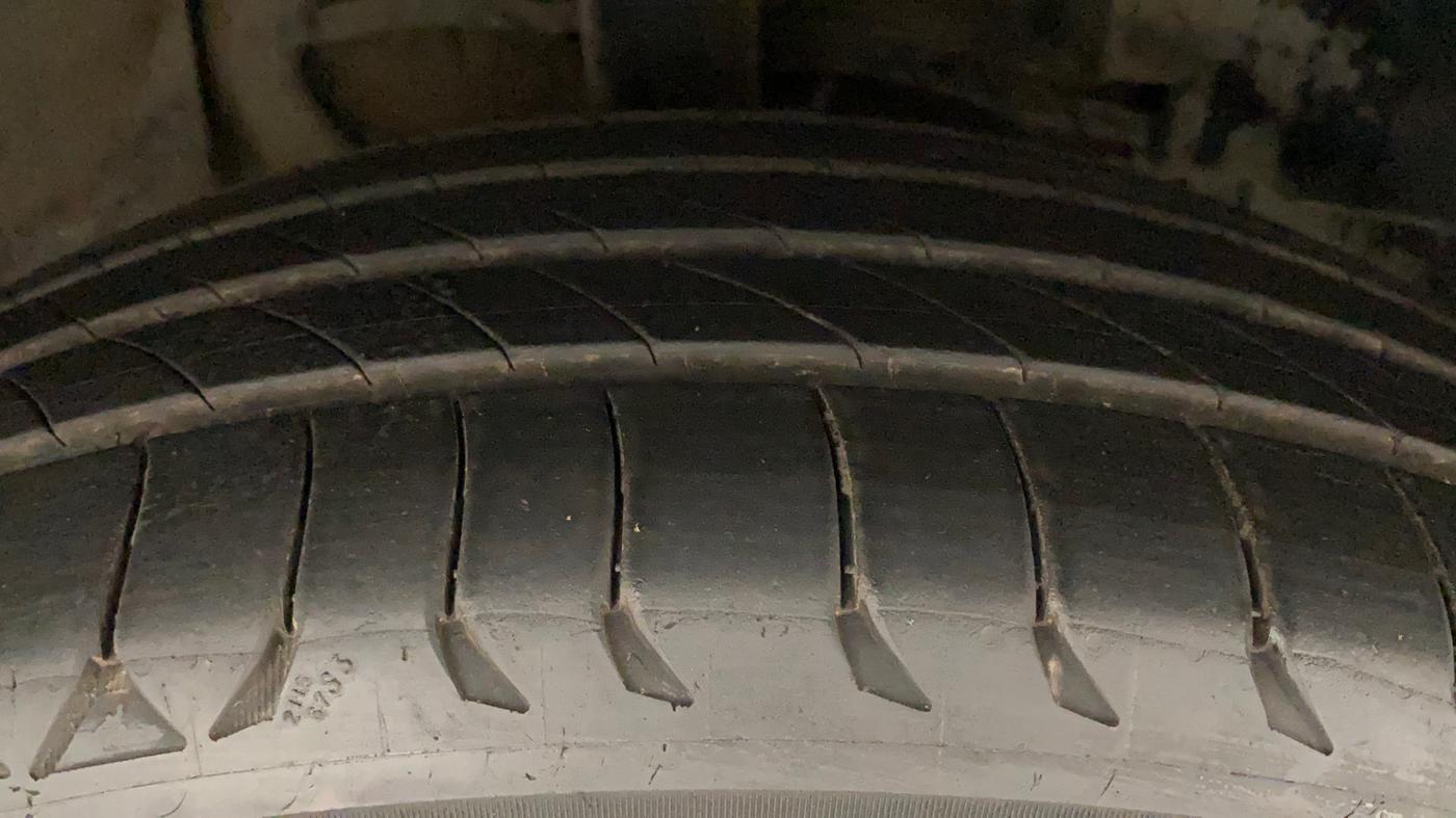 2018 Tata NEXON XZA PLUS DIESEL, Diesel, Automatic, 63,671 km, Right Front Tyre Tread
