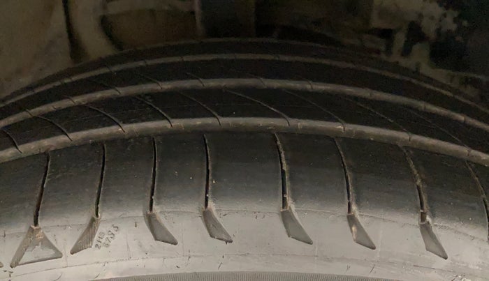 2018 Tata NEXON XZA PLUS DIESEL, Diesel, Automatic, 63,671 km, Right Front Tyre Tread