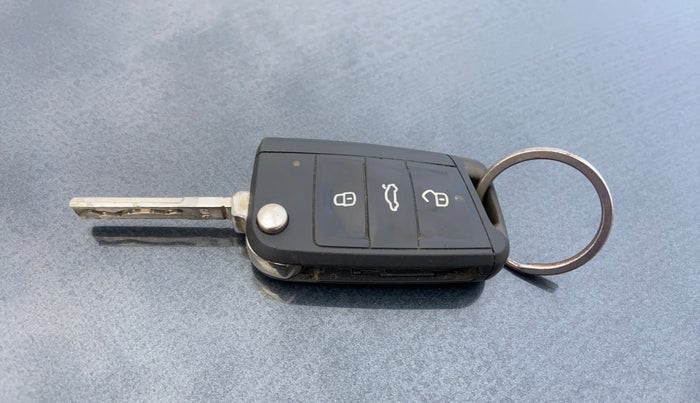 2022 Volkswagen TAIGUN HIGHLINE 1.0 TSI MT, Petrol, Manual, 67,559 km, Key Close Up