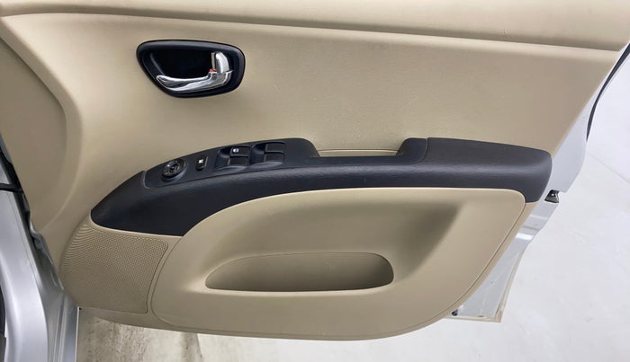 2013 Hyundai i10 MAGNA 1.2, Petrol, Manual, 32,147 km, Driver Side Door Panels Control