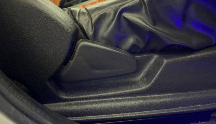 2023 Renault Kwid CLIMBER MT 1.0, Petrol, Manual, 24,502 km, Driver Side Adjustment Panel