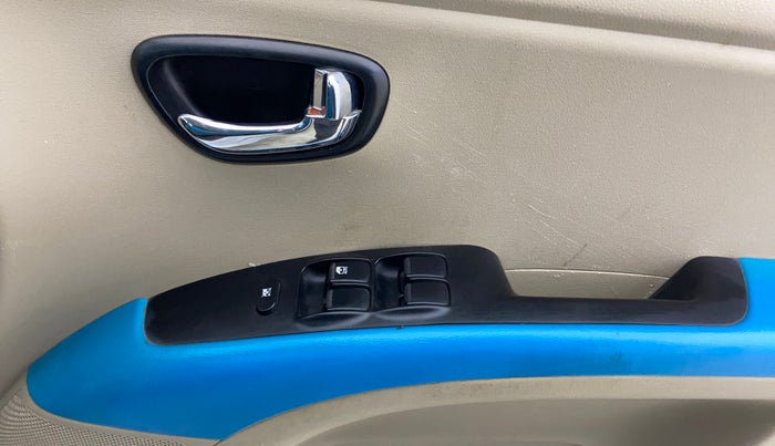 2015 Hyundai i10 SPORTZ 1.2, Petrol, Manual, 62,962 km, Driver Side Door Panels Control