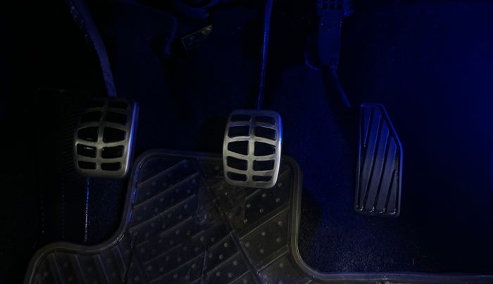 2019 Maruti Baleno DELTA PETROL 1.2, Petrol, Manual, 76,896 km, Pedals