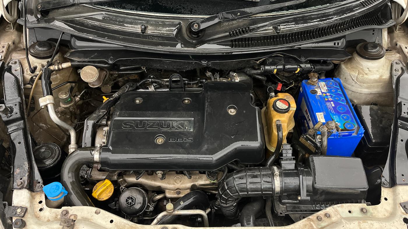 2014 Maruti Swift VDI, Diesel, Manual, 1,11,698 km, Engine View