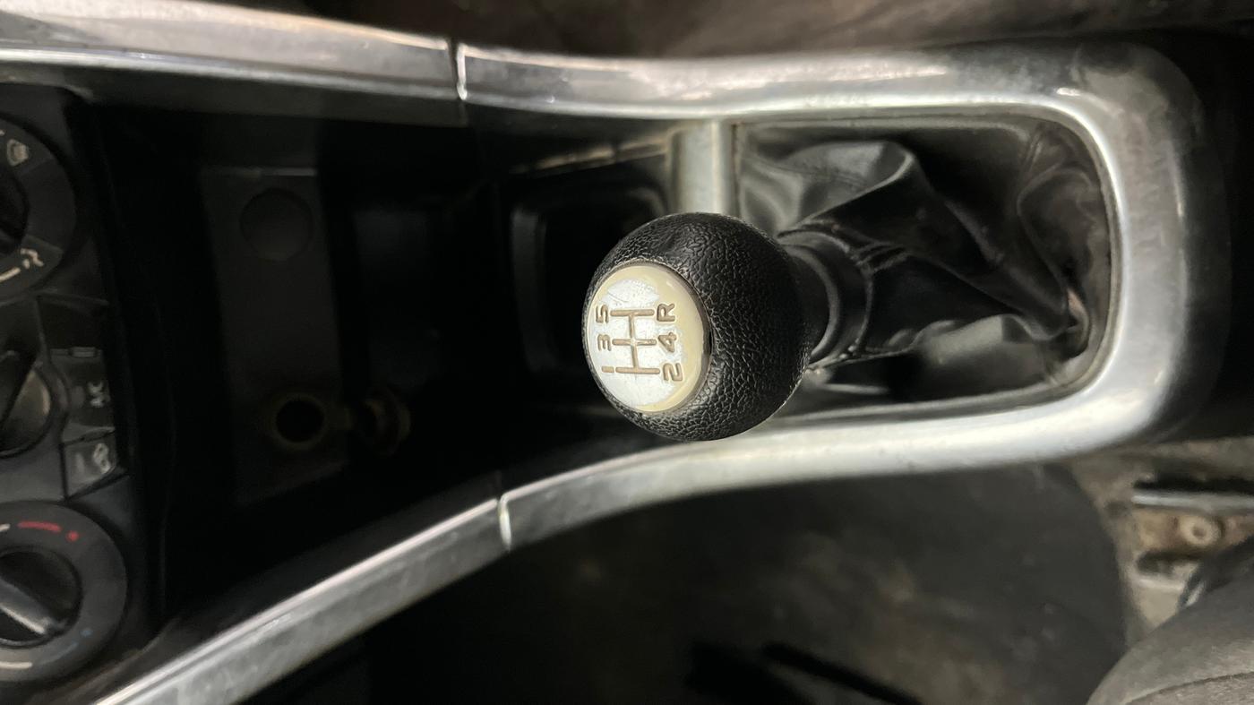 2014 Maruti Swift VDI, Diesel, Manual, 1,11,698 km, Gear Lever