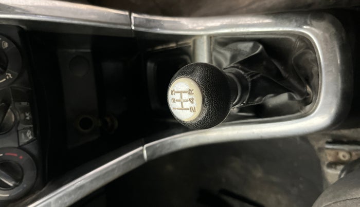 2014 Maruti Swift VDI, Diesel, Manual, 1,11,566 km, Gear Lever