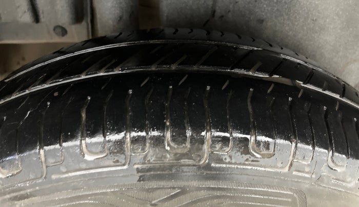 2014 Maruti Swift VDI, Diesel, Manual, 1,11,566 km, Right Rear Tyre Tread