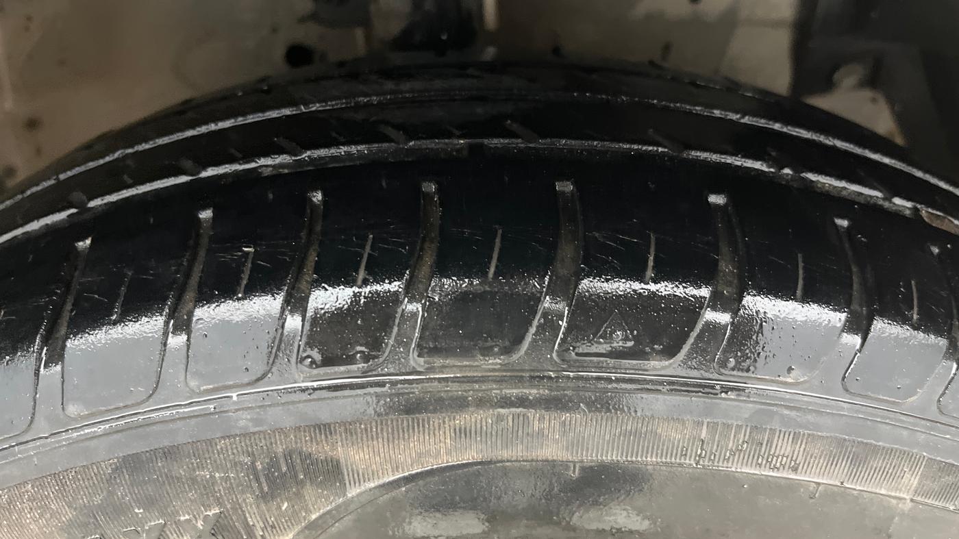 2014 Maruti Swift VDI, Diesel, Manual, 1,11,698 km, Right Front Tyre Tread