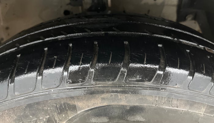 2014 Maruti Swift VDI, Diesel, Manual, 1,11,566 km, Right Front Tyre Tread